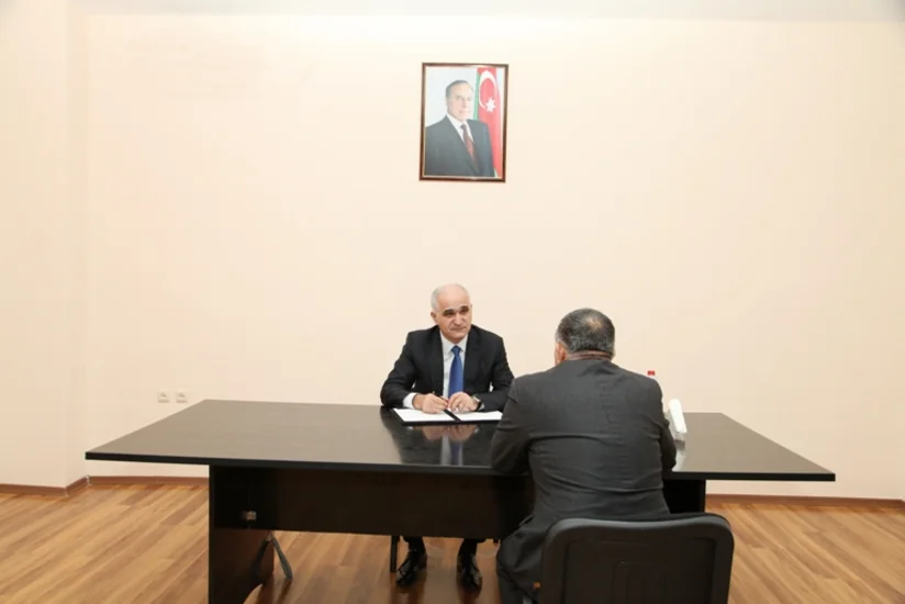 İqtisadiyyat naziri Saatlıda vətəndaşları qəbul edib