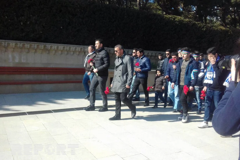 Qarabağ klubunun rəhbərliyi Şəhidlər Xiyabanını ziyarət edib - FOTO