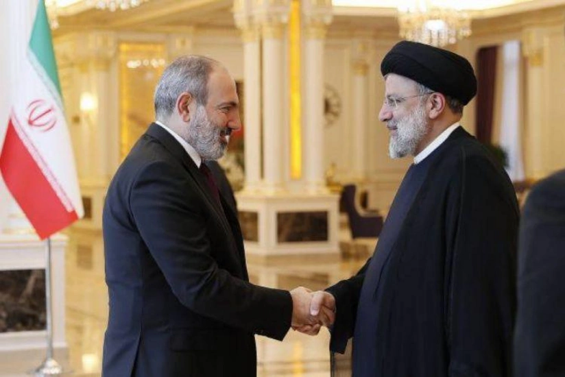 Raisi, Pashinyan discuss opening of regional communication lines