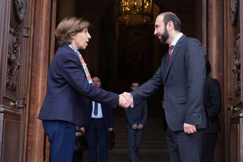 French, Armenian FMs discuss normalization of Yerevan-Baku relations