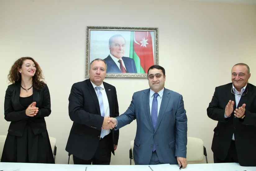 Azərbaycanda şüşə lövhələr zavodu tikiləcək