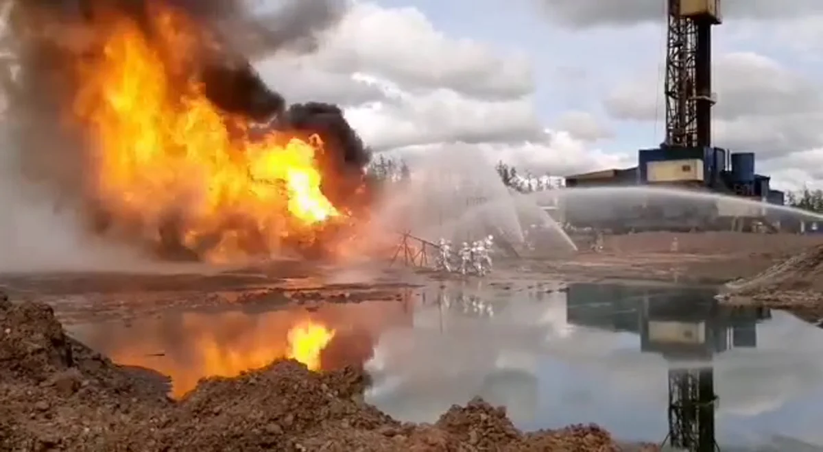 Livanda neft kəməri yanıb