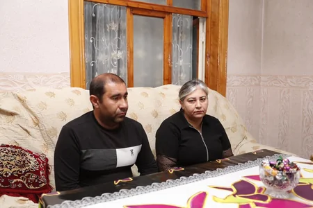 Sahil Babayev Gəncə terrorunda valideynlərini itirən Nilayla görüşüb