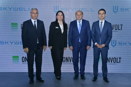 ONVOLT elektromobil satış-sərgi salonunu və SKYWELL ET5 modelini təqdim edib
