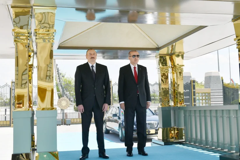 Prezident İlham Əliyevin Ankarada rəsmi qarşılanma mərasimi olub