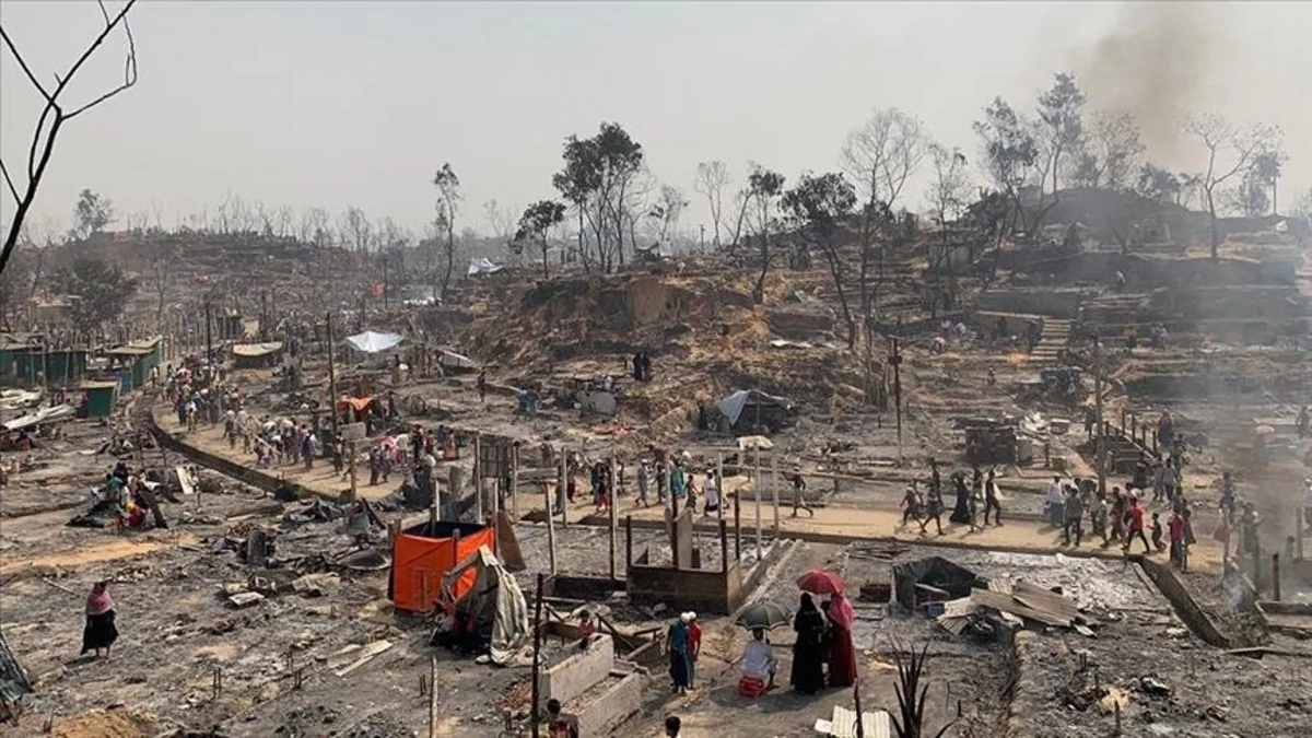 Rohingya camp fire leaves 15 dead, 400 missing