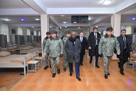 Президенту Гвинеи-Бисау показали вооружение командос Азербайджана
