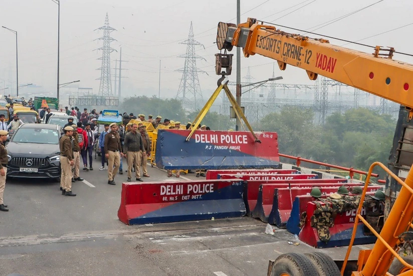 Farmers in India block traffic on highways and railways