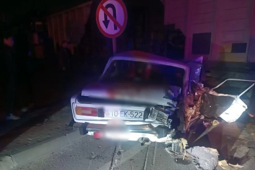 Dəmiryol keçidlərində sürücü diqqətsizliyi qəzalara səbəb olub, 4 nəfər xəsarət alıb
