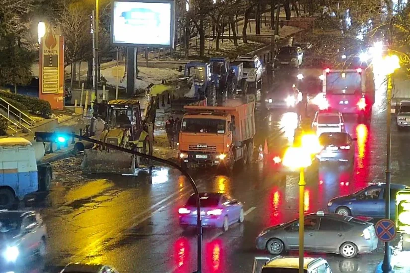 Ограничено движение автомобилей на круге Третий микрорайон в Баку