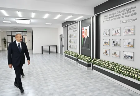 Prezident Bakıda yeni inşa edilən məktəb kompleksində yaradılan şəraitlə tanış olub