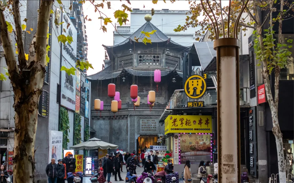 ÜST eksperti koronavirusun Uhan bazarından yaranmasından şübhələnib