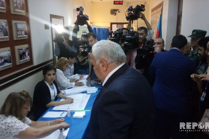Октай Асадов проголосовал на референдуме