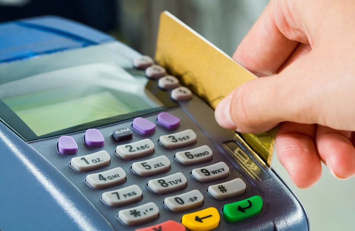 Azərbaycanda nağdsız ödənişlərin həcmi 17% artıb