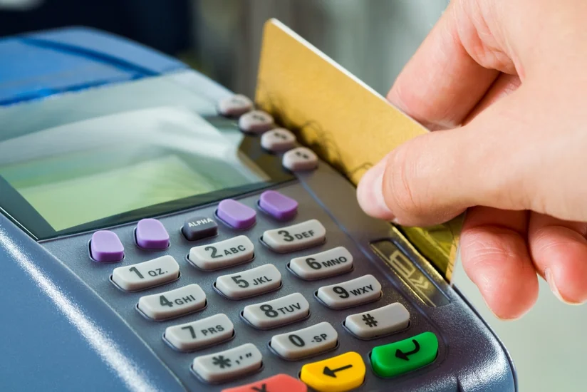 Azərbaycanda nağdsız ödənişlərin həcmi 17% artıb