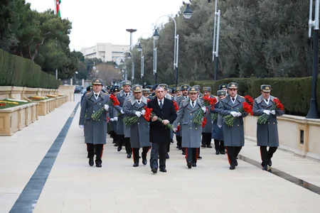Səfərbərlik Xidmətinin şəxsi heyəti Fəxri xiyabanı ziyarət edib
