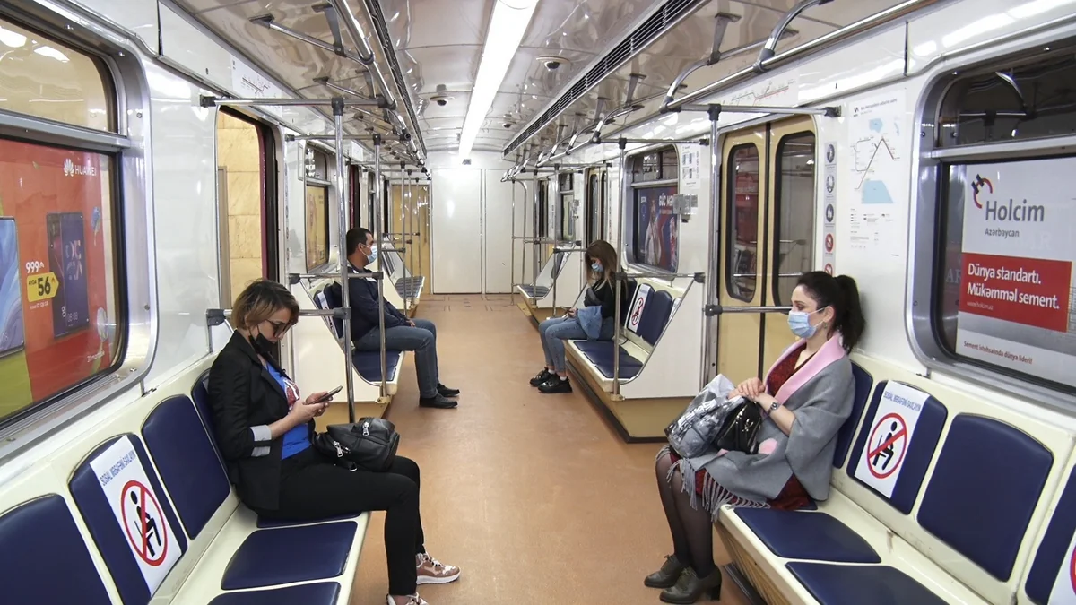 Azerbaijan sets 200 AZN fine for no mask on public transport