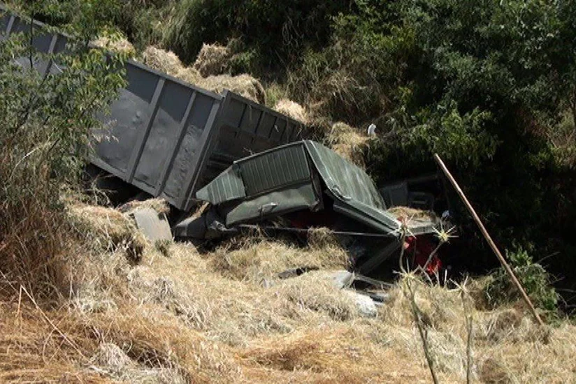В Кяльбаджаре грузовик скатился в овраг, есть погибший