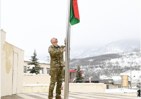 Prezident Hadrutda Azərbaycan bayrağını qaldırıb