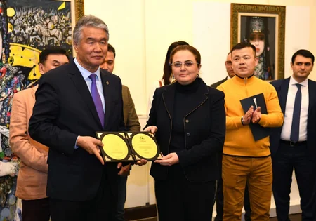 Heydər Əliyev Mərkəzində Türk dünyası rəssamlarının “Tomris” adlı sərgisi keçirilib