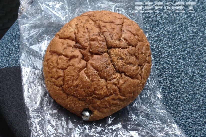 Bakıda çörəyin içərisindən bolt çıxıb - FOTO