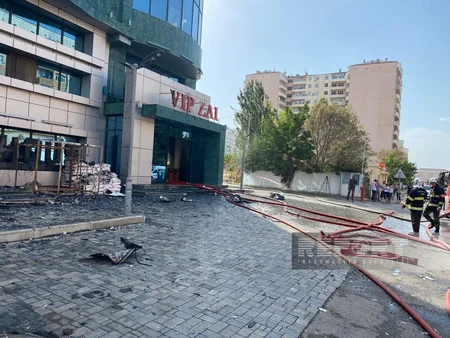 Пожар в Доме торжеств Green House охватил площадь в 500 квадратных метров - ФОТОРЕПОРТАЖ