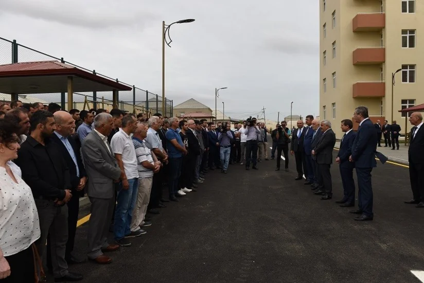 SOCAR prezidenti neftçilərə yeni mənzillərin orderlərini təqdim edib