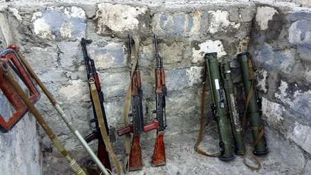 Захвачены брошенные на поле боя вооружение и боеприпасы противника - ФОТО