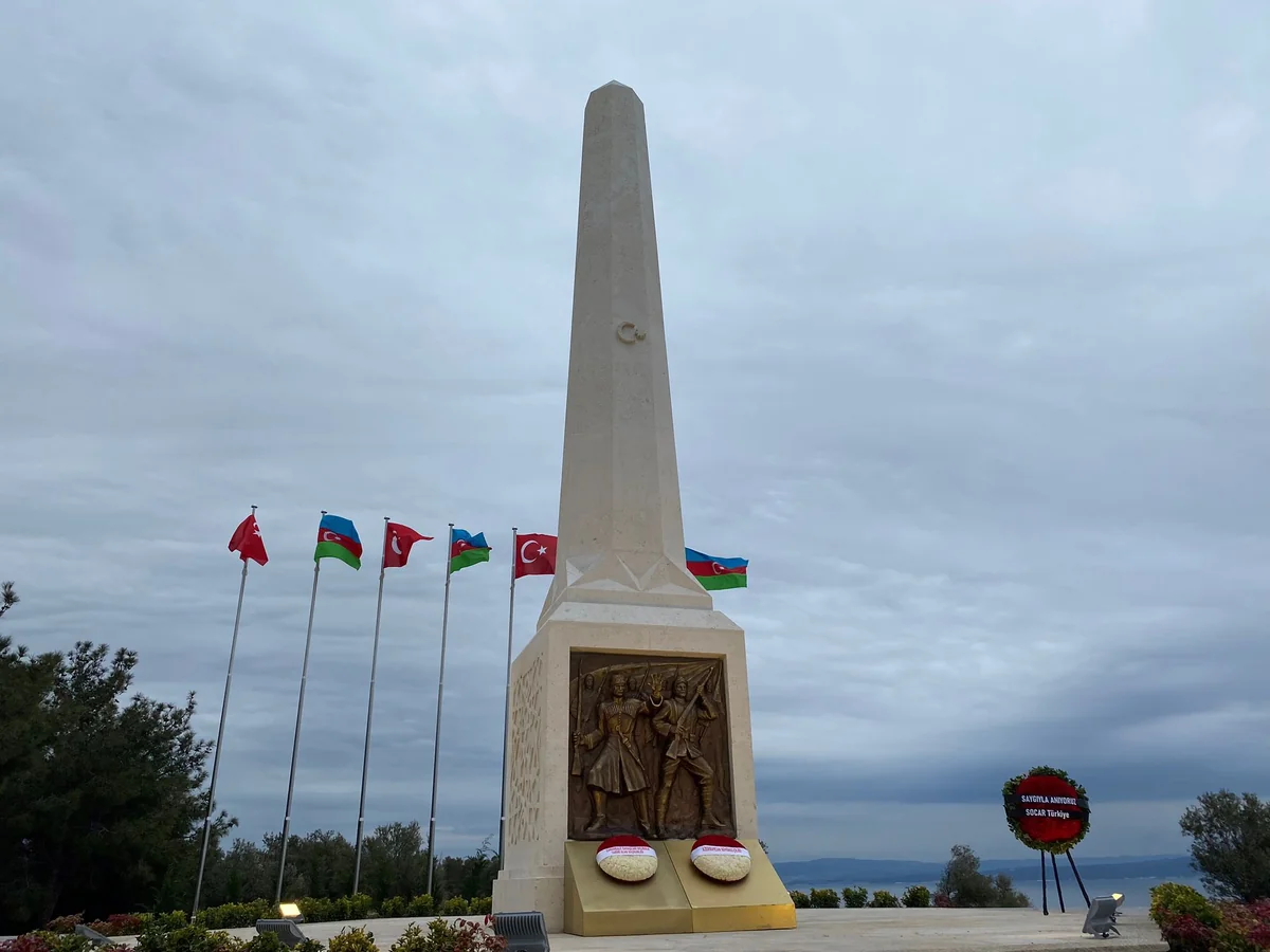 В Чанаггале установлен монумент в память об азербайджанских шехидах