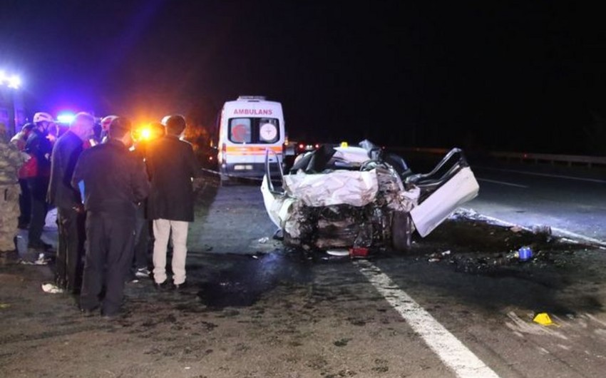 Car collides with tractor in Turkiye, 4 dead