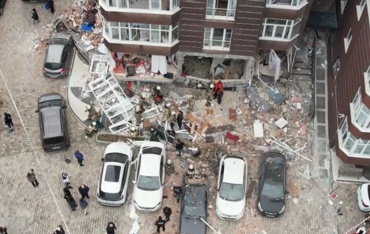 İstanbulda 14 mərtəbəli binada partlayış olub, ölən və yaralananlar var
