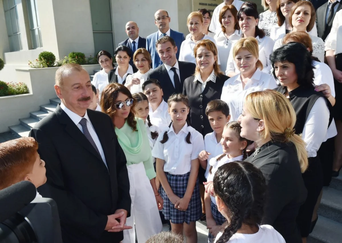 Azərbaycan Prezidenti: “Müəllimlərin maaşı daha da artmalıdır”