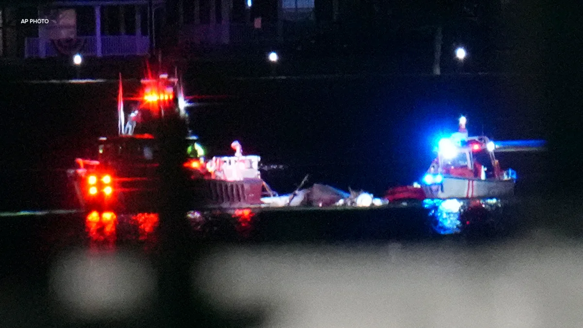 At least 60 people 'probably lost' in Washington DC crash between American Airlines plane and Black Hawk helicopter