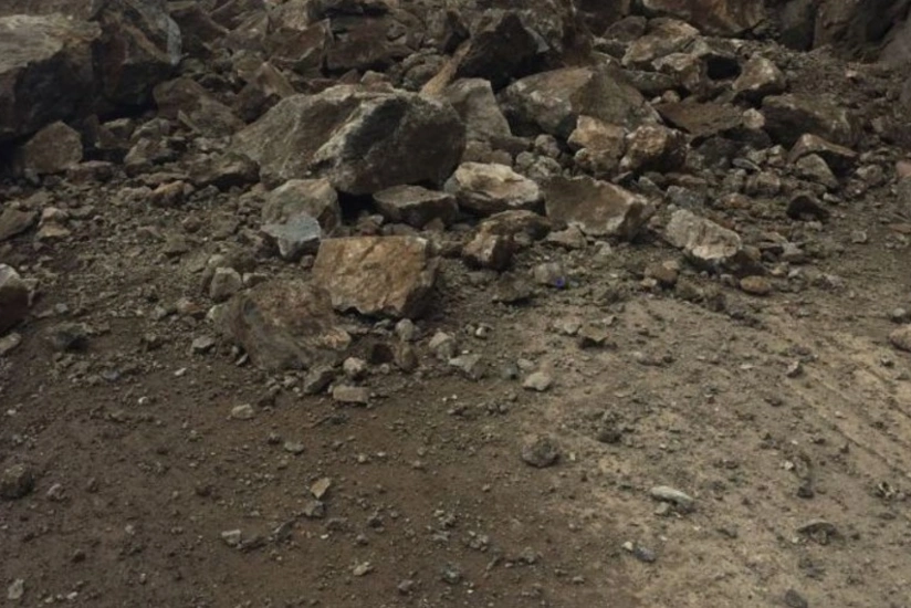 Oğuzda torpaq sürüşməsi olub