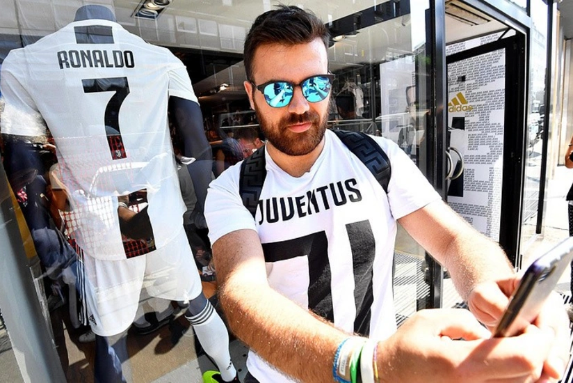 Yuventus Ronaldunun hər dəqiqədə bir formasını satıb
