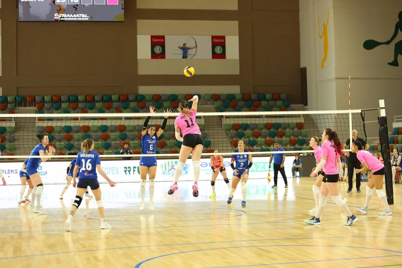 Qadın voleybolçular arasında Azərbaycan çempionatında növbəti turun oyunları keçirilib