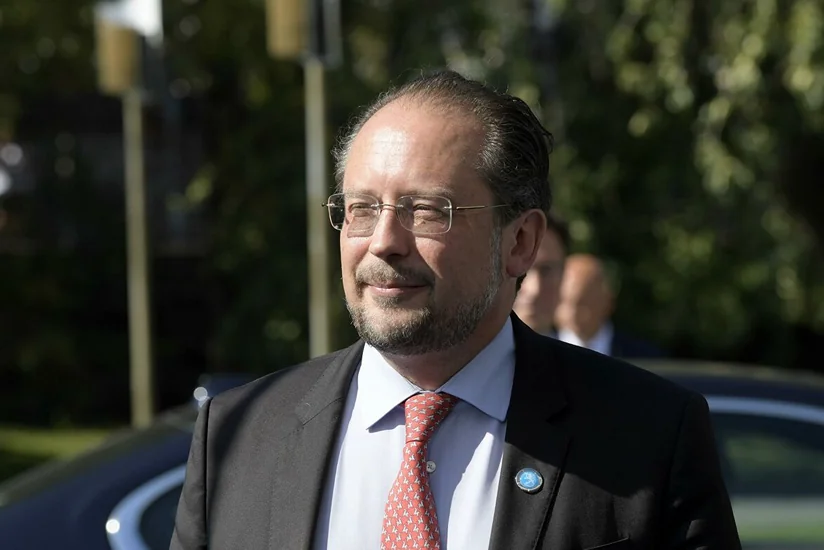 Глава МИД Австрии заразился коронавирусом