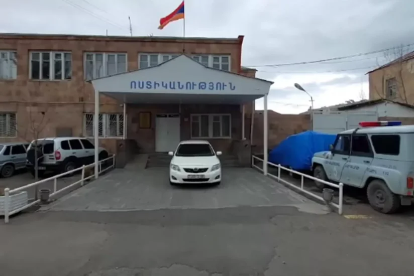 В Армении неизвестный бросил самодельную гранату в здание полиции