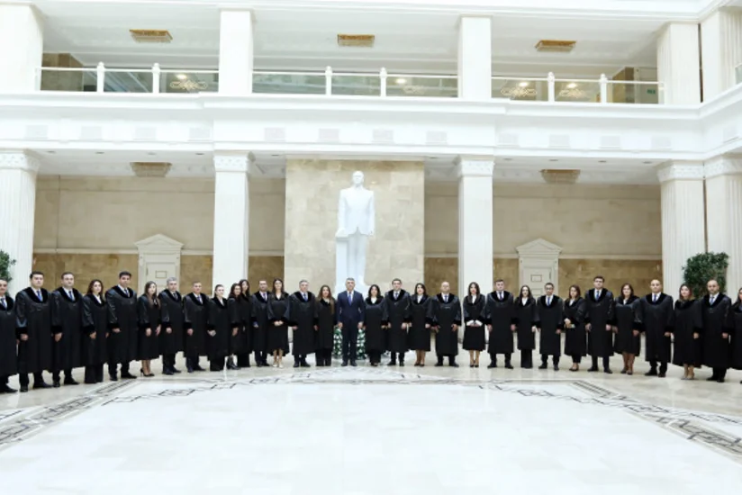 Yeni təyin olunmuş hakimlər and içiblər