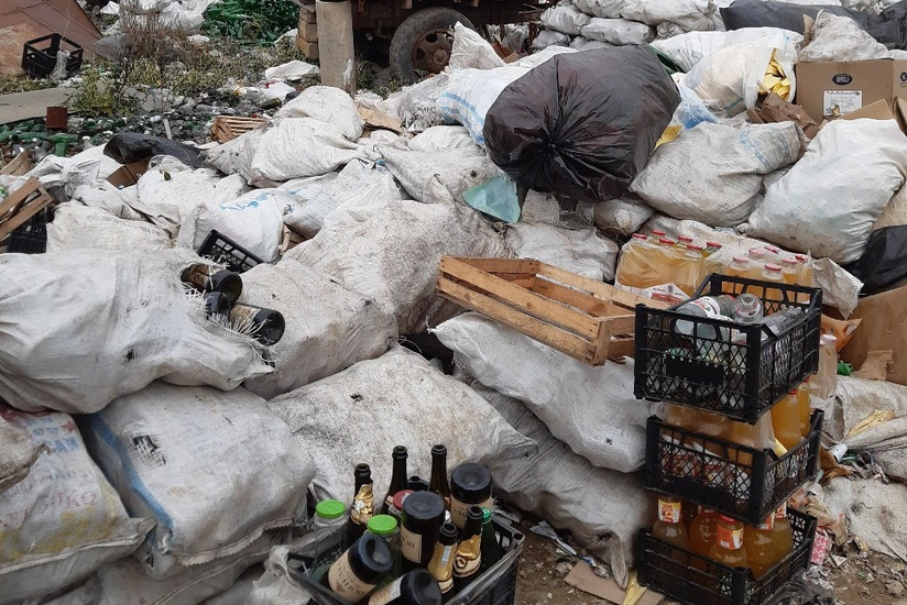 Antisanitar şəraitdə fəaliyyət göstərən qazsız su istehsal edən müəssisə aşkarlanıb