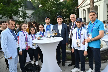 Berlində olimpiya oyunlarında iştirak edən Azərbaycan komandasının şərəfinə ziyafət verilib