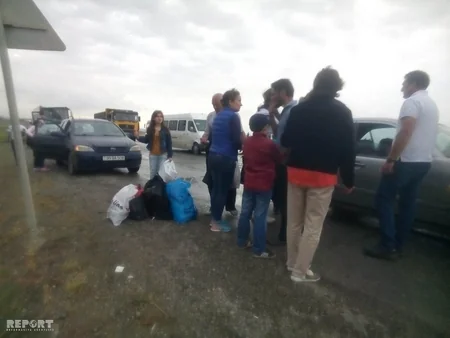 Siyəzəndə sərnişin avtobusu mikroavtobusla toqquşub, xəsarət alanlar var - FOTO