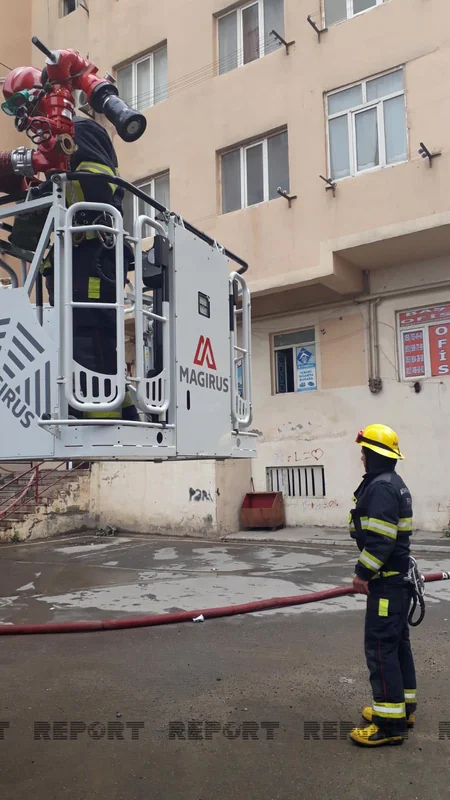 Xırdalanda yaşayış binasında yanğın olub, sakinlər təxliyə edilib