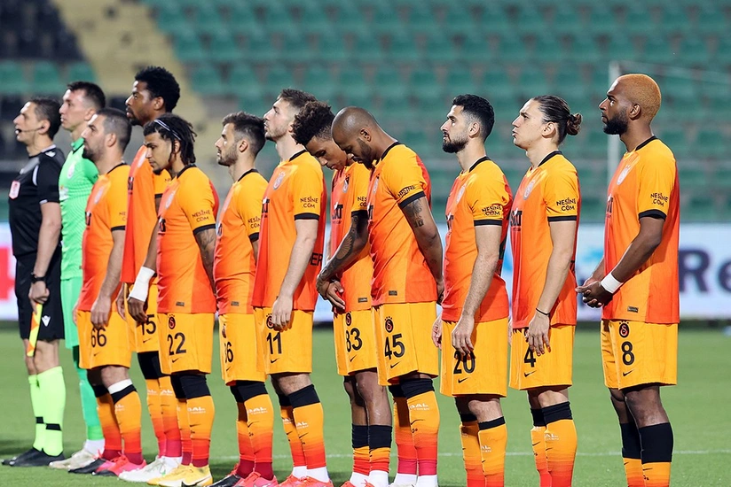 Qalatasaray 4 futbolçusu ilə vidalaşdı, 8-nin müqaviləsi başa çatır