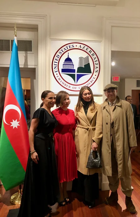 Vaşinqtonda azərbaycanlı xanım rəssamların rəsm sərgisi açılıb 