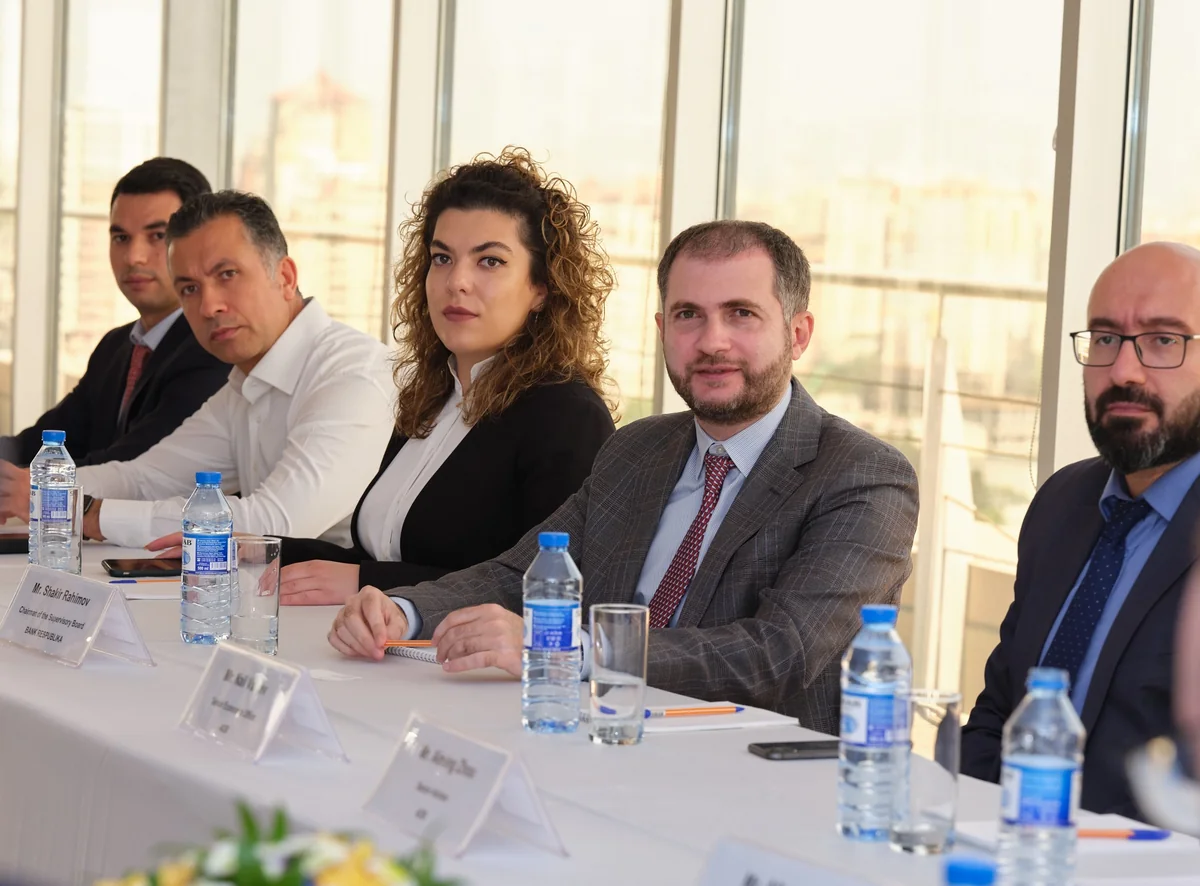 “Bank Respublika”nın Müşahidə Şurasının sədri ADB-nin vitse-prezidenti ilə görüşüb