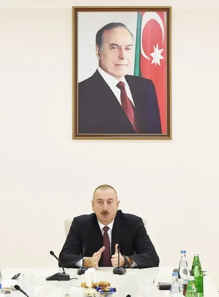 Prezident Abşeronda məcburi köçkün ailələri üçün salınmış yaşayış kompleksinin istifadəyə verilməsi mərasimində iştirak edib - YENİLƏNİB