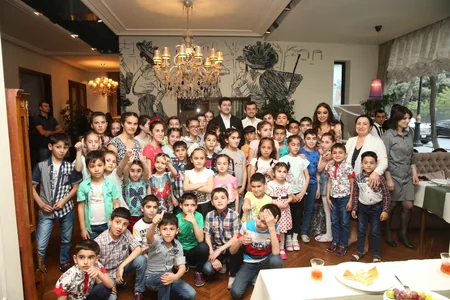 Leyla Aliyeva meets with children at orphanage No.2