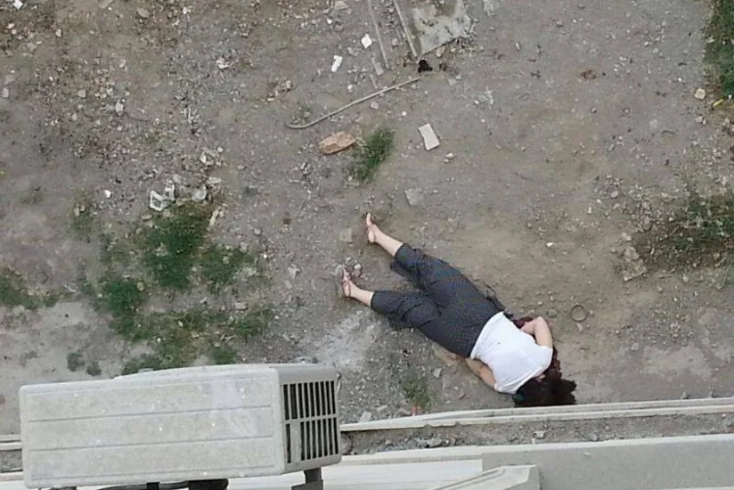Bakıda iki uşaq anası özünü yaşadığı binanın 4-cü mərtəbəsindən atıb