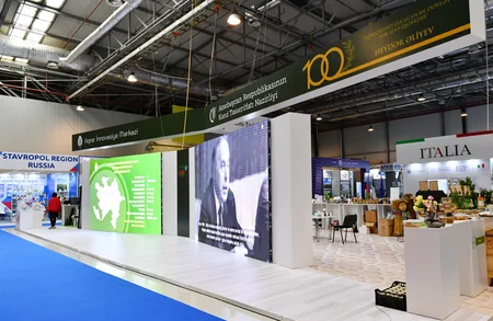 Президент и первая леди ознакомились с XVI выставкой Caspian Agro и XXVIII выставкой InterFood Azerbaijan